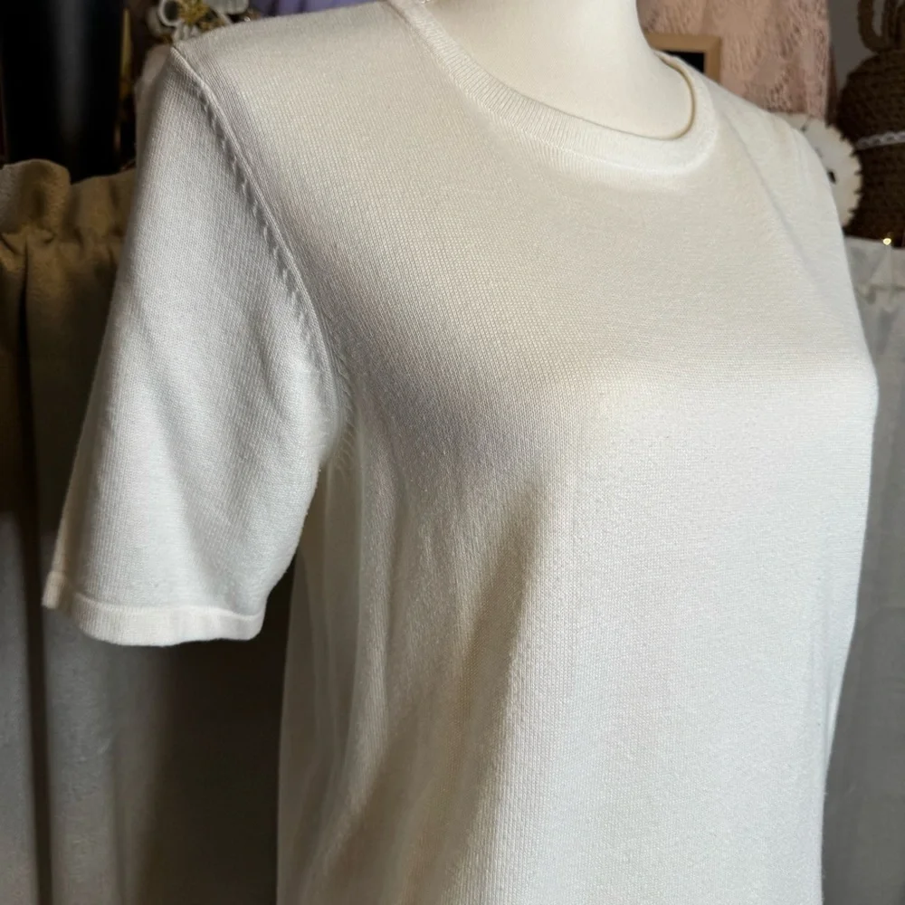 Liz Baker White Fitted Crew Neck Sweater Size Medium